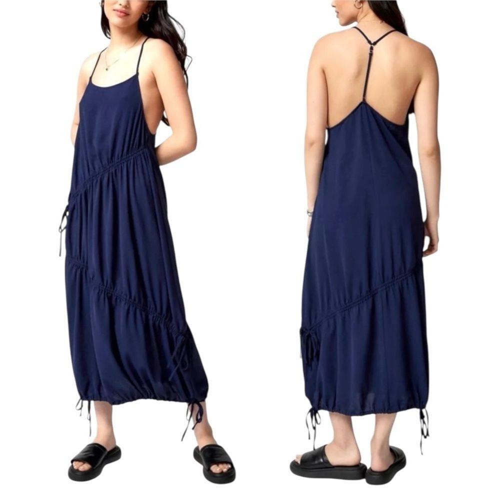 NWT URBAN OUTFITTERS Iris Ruched‎ Midi Dress in Navy. Size Medium